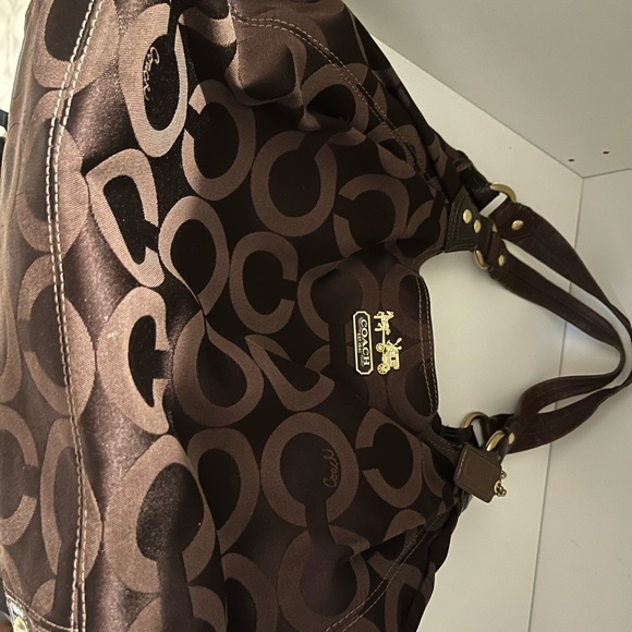 Coach beautiful 2 handle purse with the Coach insignias Cπ With leather in area - Picture 3 of 13